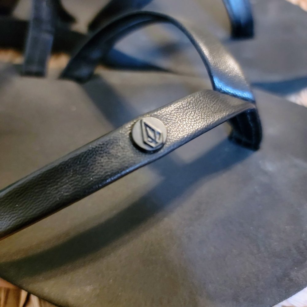 volcom fashion flip flops - Picture 3 of 3